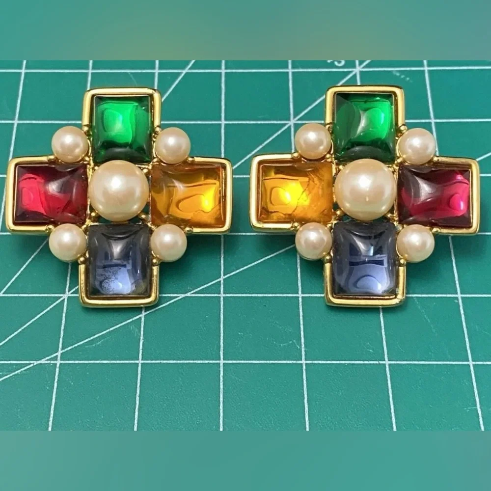Vintage Monet Multicolor Glass Gripoix Maltese Cross Earrings Pearl‎